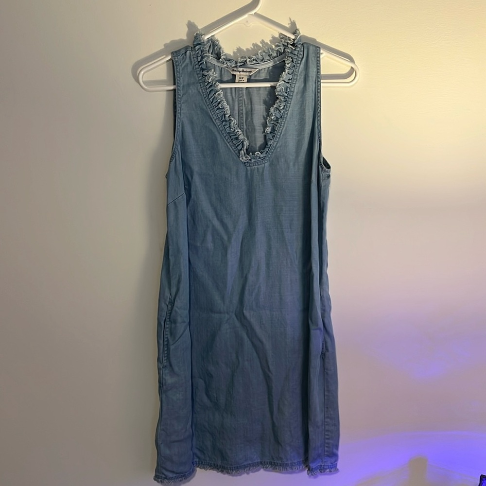 Adorable light denim dress with pockets